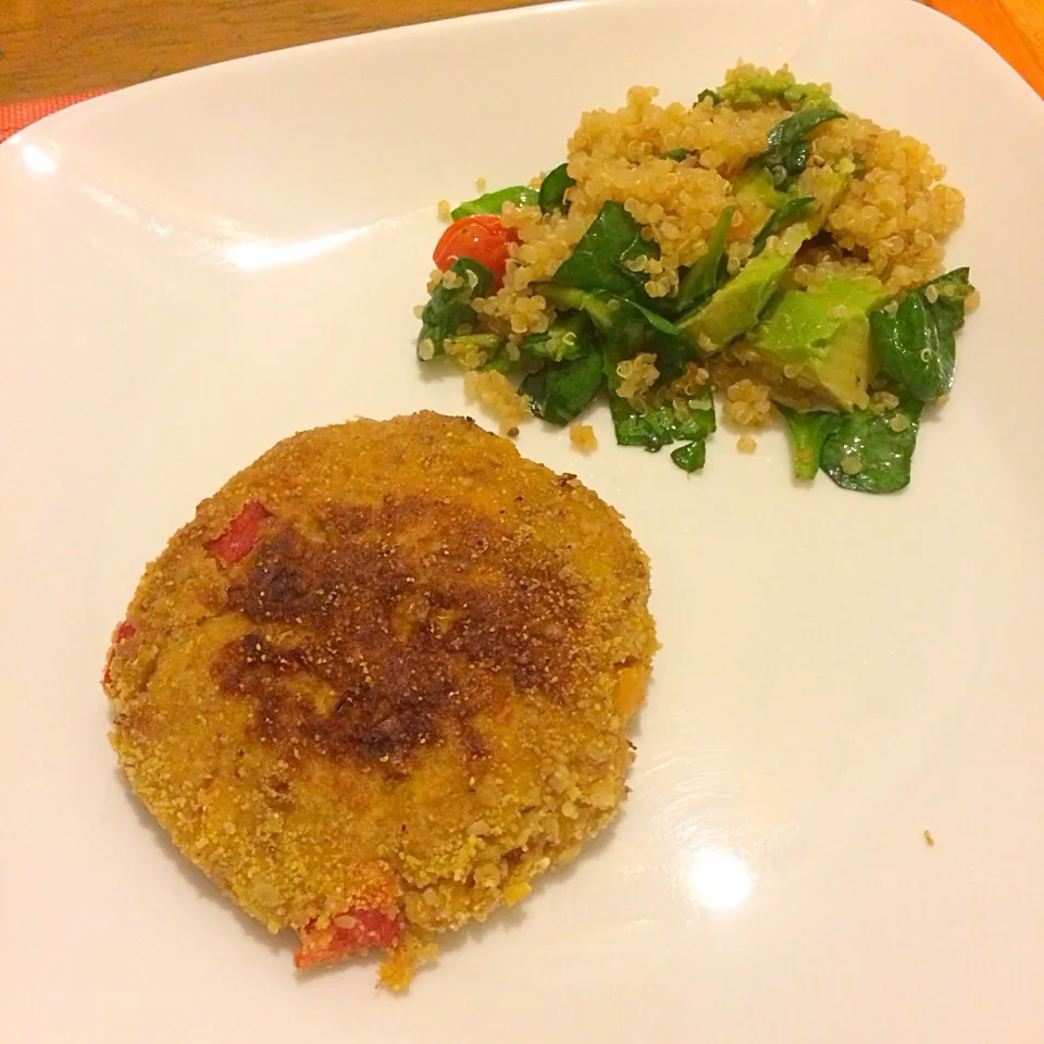 Tuna patties and quinoa salad.|Luisa Martinezさん