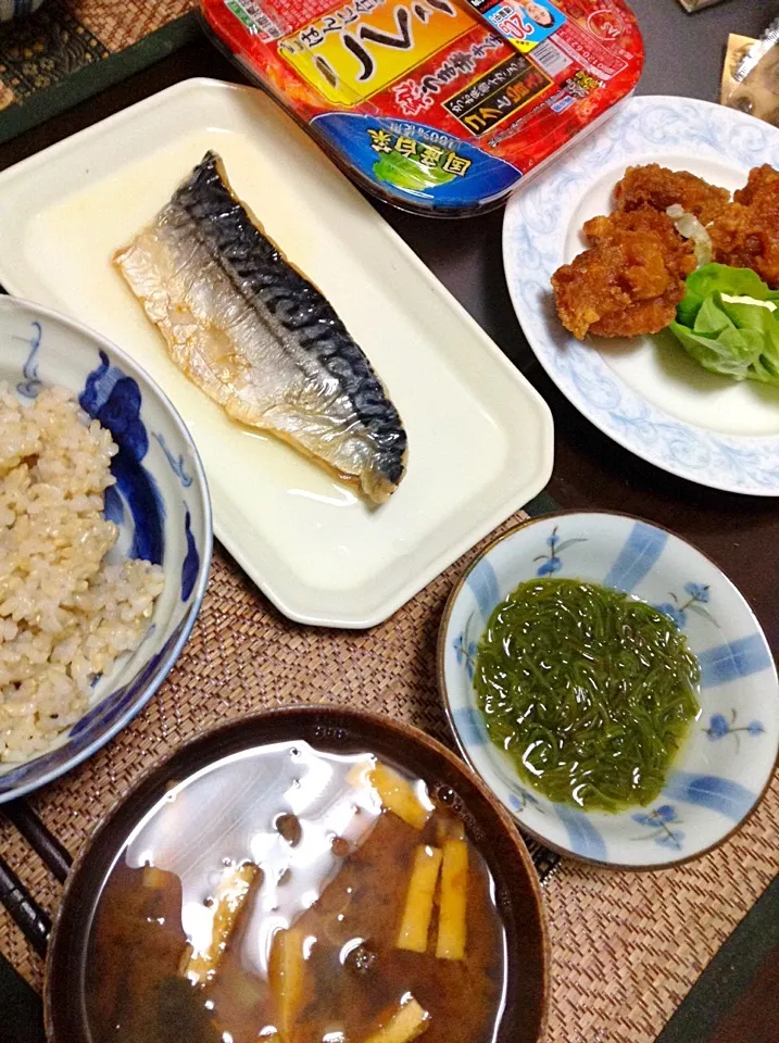 鯖塩焼き＆めかぶ＆唐揚げ＆わかめの味噌汁|まぐろさん