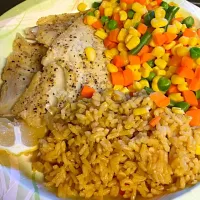 4.20 oz lemon pepper cod, 1 c mixed veggies, 2 oz of whole grain rice

238 cals...lots of food..little short on my protein...|Joann Chavezさん