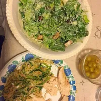 Caesar salad, zucchini pasta with breadcrumbs, and chicken! Olives for an extra bite!|A Whipさん