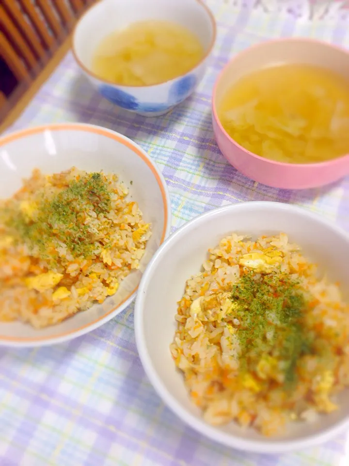 人参しらす卵チャーハンと野菜スープ🍲|えいぽんさん