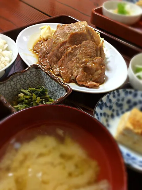 Snapdishの料理写真:伊藤家のしょうが焼き定食|matsu_hiroxxxさん