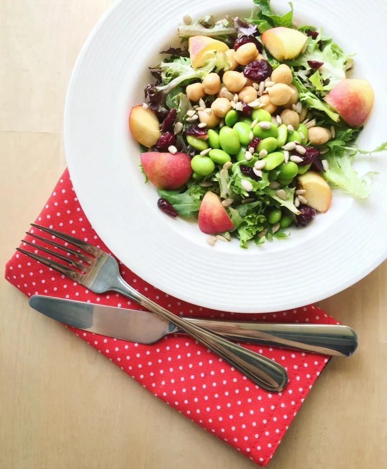 Chickpea, edamame and peach salad|coxiella24さん