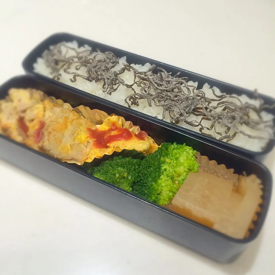 Snapdishの料理写真:20160104 お弁当
 ポークピカタ
 スクランブルエッグ
 茹でブロッコリー
 大根煮物|nanchiさん