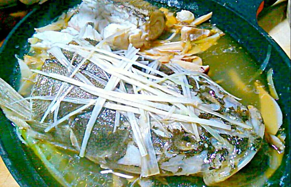 釣りマゴチの 酒蒸し 熱々ゴマ油掛け

 #サーフ #マゴチ #酒蒸し #グロテスク #旨い|Masatoさん