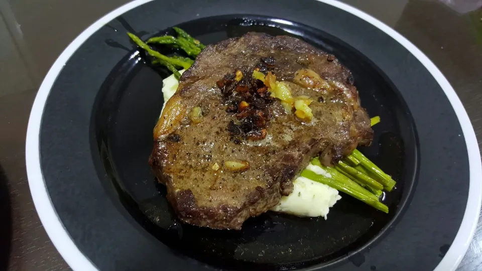 Rib Eye Steak with Mash and Sauteed Asparagus|Serene Leeさん