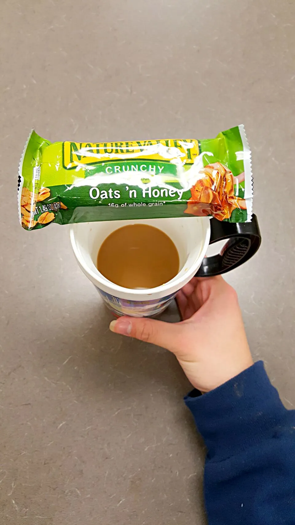 1.5.15 ~ Breakfast
-Oats and honey nature valley
-Folgers coffee|get 🔥🔥🔥さん