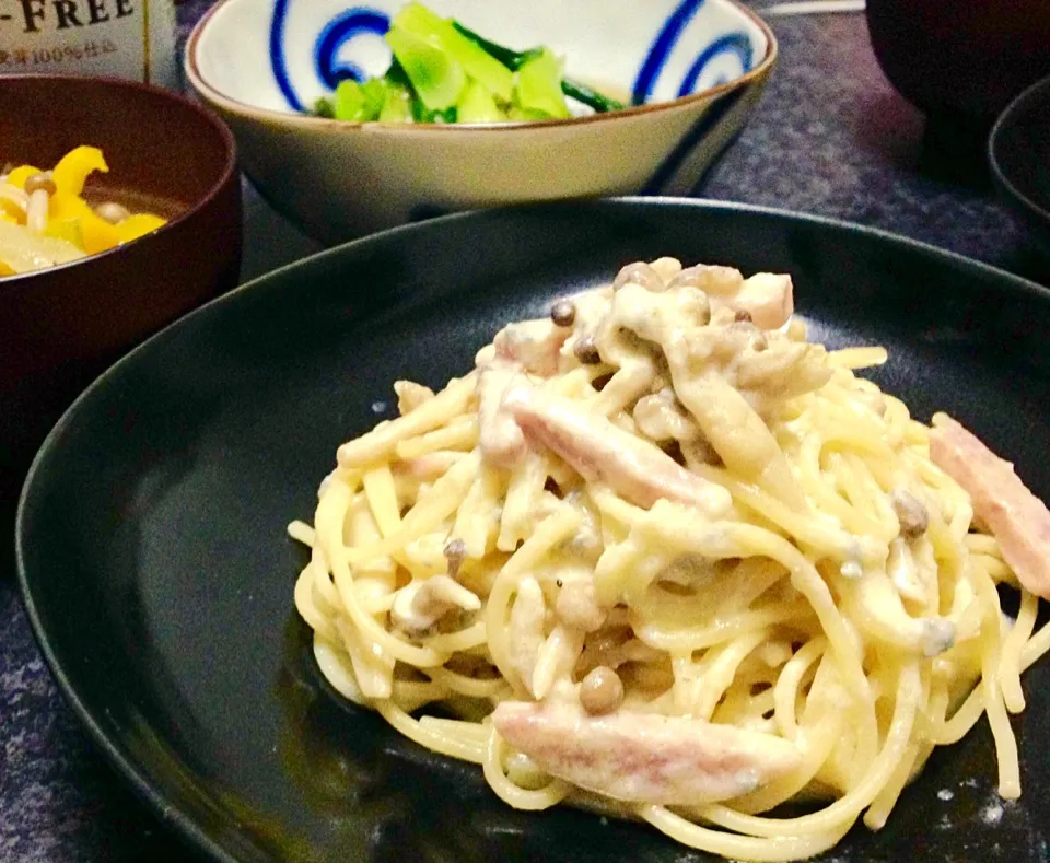 晩ごはん しめじとポークソーセージのゴルゴンゾーラスパ 野菜たっぷりスープ 小松菜おしたし|ぽんたさん