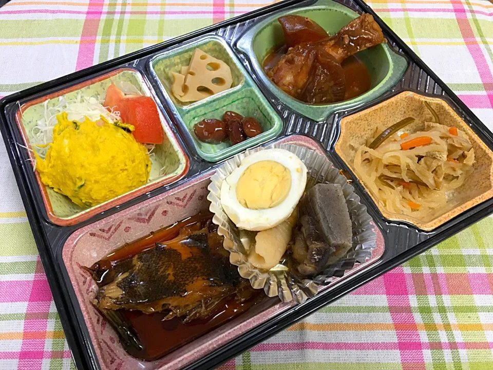 手羽元と大根味噌煮 日替わり弁当 豊川市宅配|Naokazu Kuritaさん