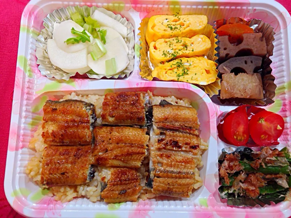 今日は、仕事ガンバらなきゃ弁当。活き〆鰻、カブピクルス、いんげん、卵焼き。|泡子さんさん