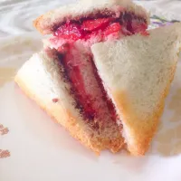 Strawberry Sandwich loaded with Nutella and CreamCheese|miteekshaさん