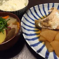 Snapdishの料理写真:ブリカマ大根と豚汁|志帆さん