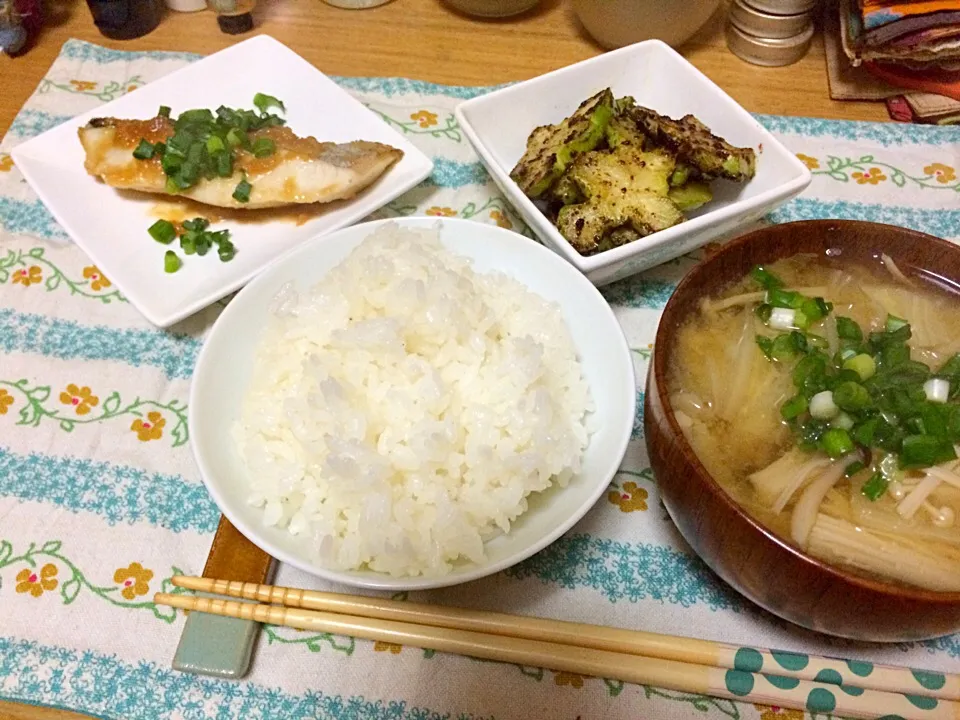 晩ごはん★鰆の味噌焼き、ブロッコリーの茎のカレー炒め、みそ汁、ごはん|ハルさん