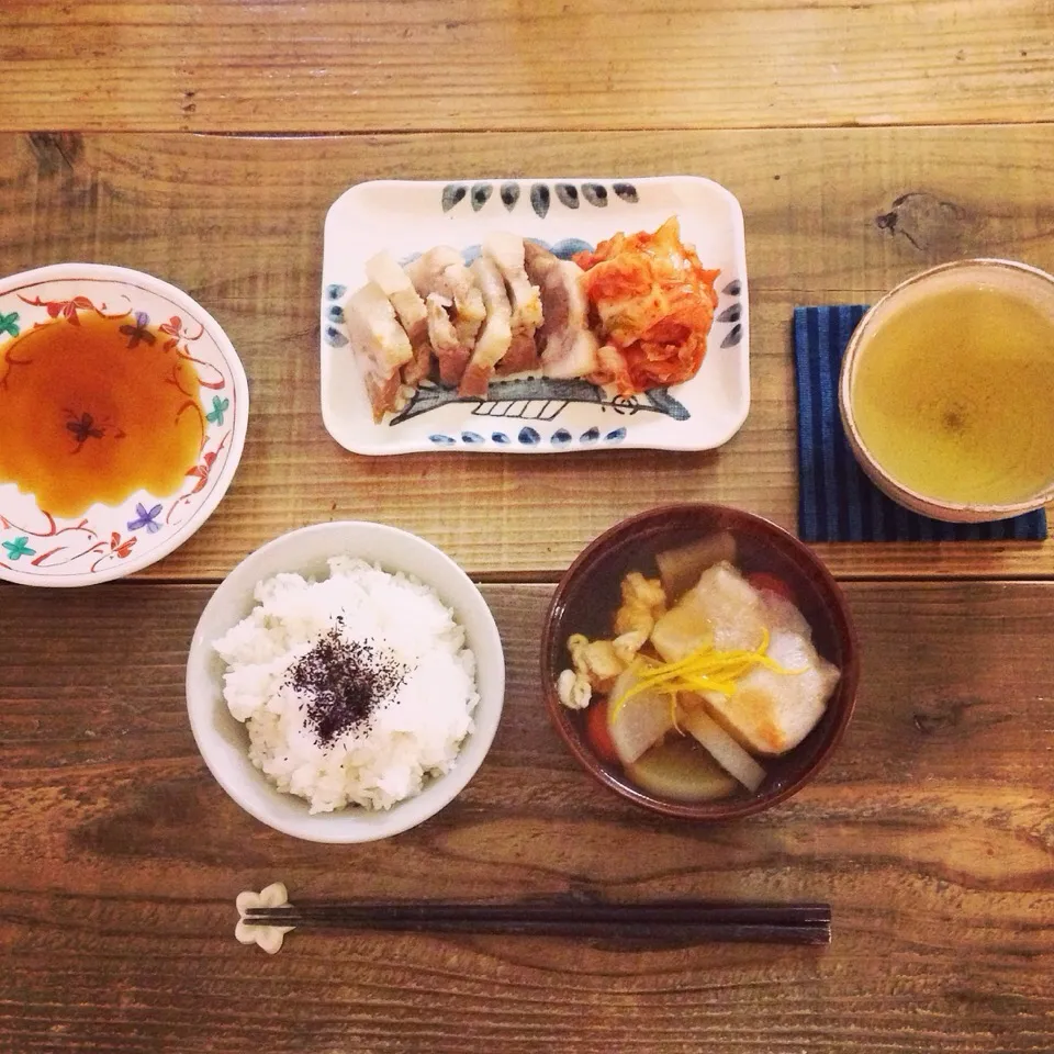 今日のばんごはん

煮豚
キムチ
お雑煮

#おうちごはん #ばんごはん #dinner|aoさん