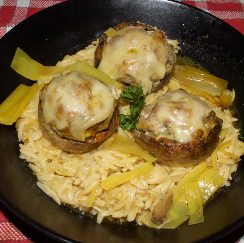 Champignons Farcis et Avoines au Comté. 
Stuffed Mushroom and Avoines Pasta with Comté (French Cheese).|PHILIPPEさん