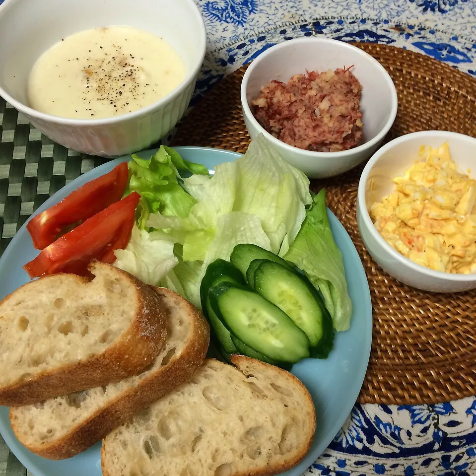 Snapdishの料理写真:そろそろパンが食べたい朝ごはん|shizuhoさん