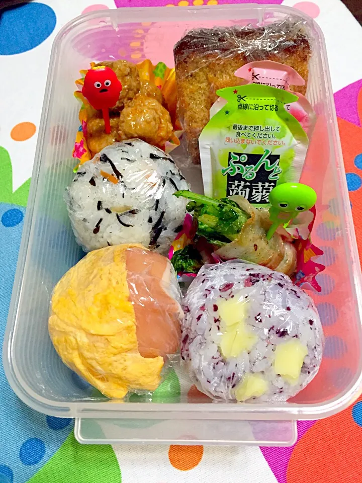 Snapdishの料理写真:娘っちの試合応援♡手毬おにぎりなお弁当(o尸''▽'')o尸゛ﾌﾚｰﾌﾚｰ|さくたえさん