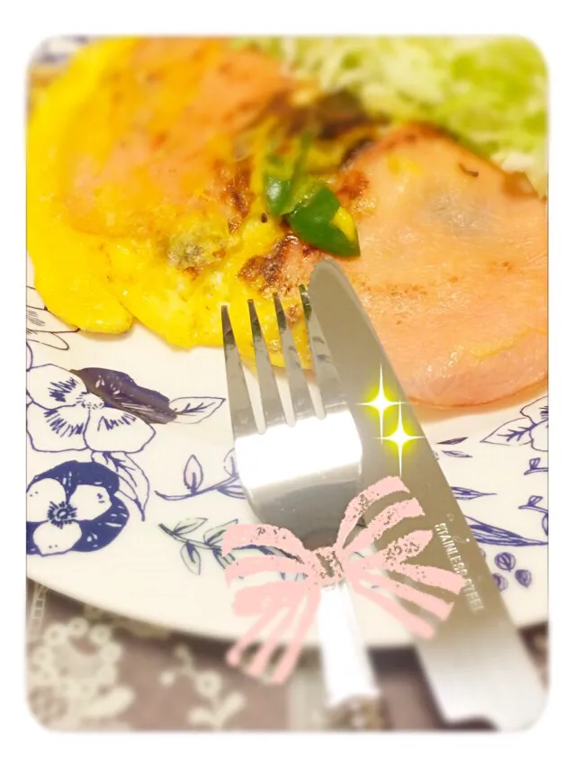 まいりちゃんの料理 潰し目玉焼き🍳のハム巻き巻き〜🌀🌀🌀リピ😃|桜央里さん