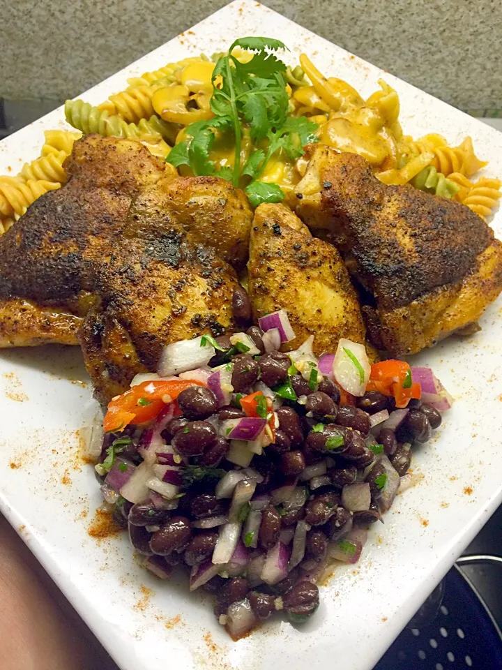 Blackened Thighs, Cheddar n Mushroom Rotini and Black Bean n Cilantro Chutney|Chef Ampさん