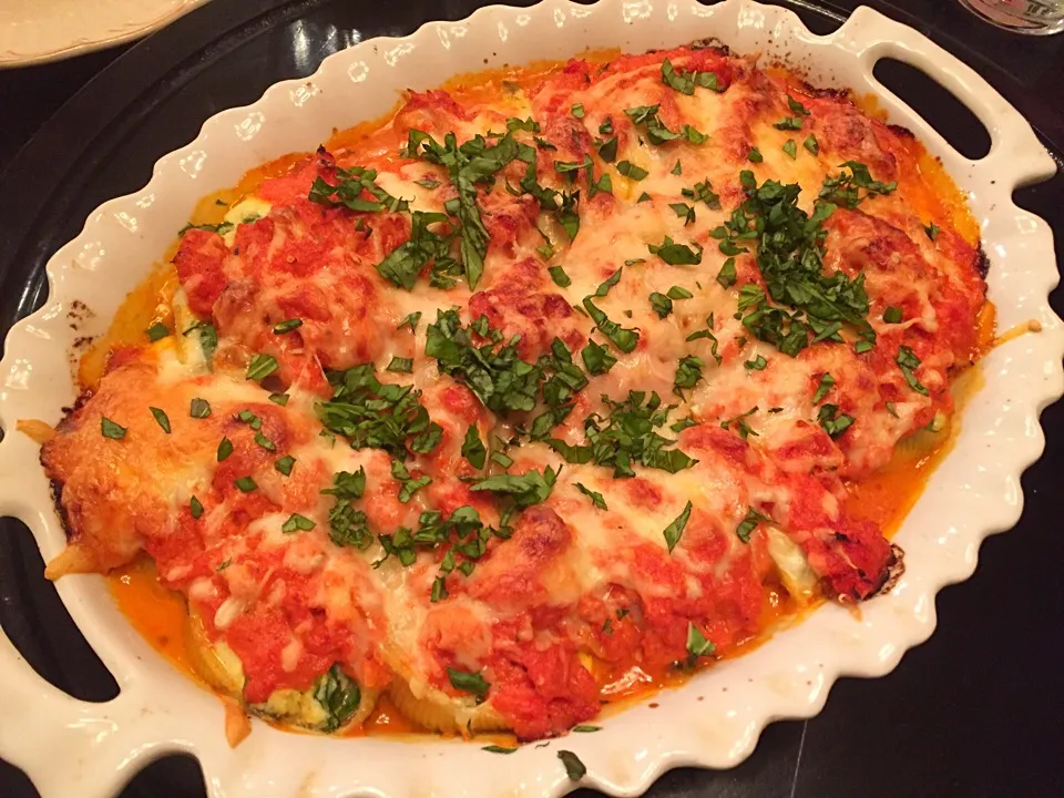 Three Cheese Stuffed Shells with Sun Dried Tomato Sauce|K Goodnessさん