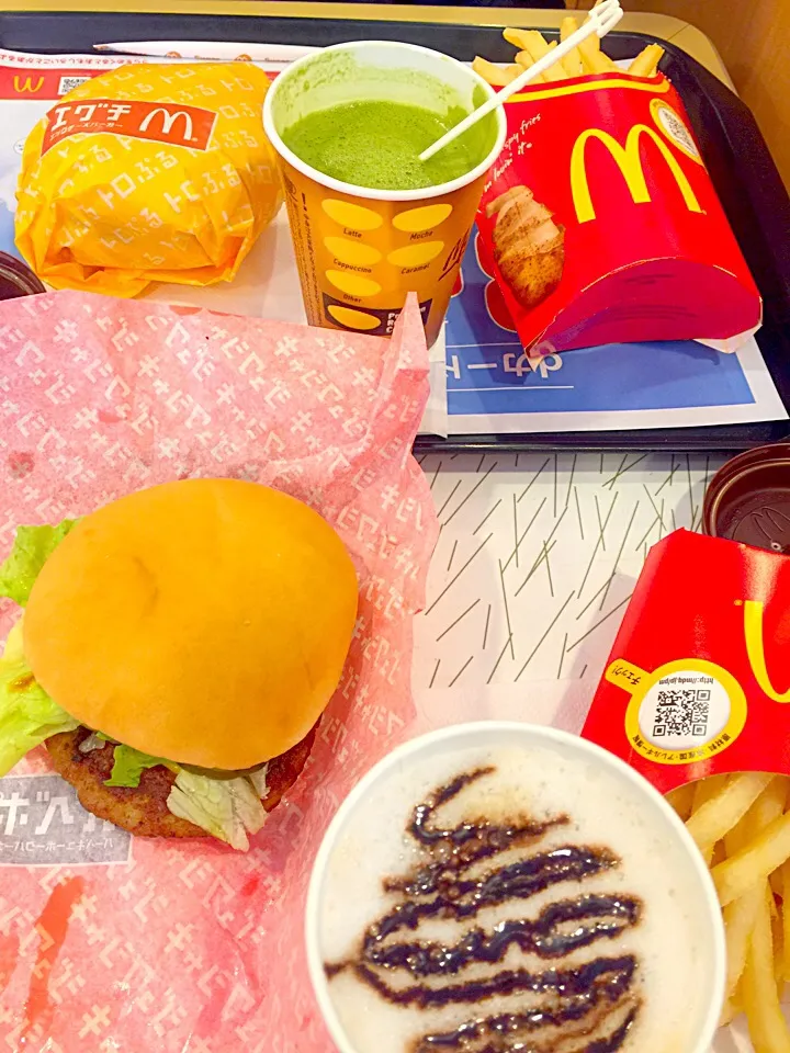 🍔バペポ ＆  🍳エグチ  の セット🍟  抹茶ラテ🍵&キャラメルモカ☕️|ch＊K*∀o(^^*)♪さん