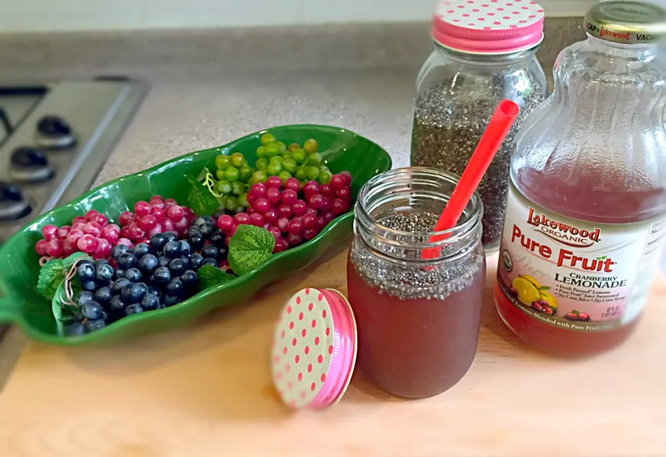 Healthy juice with chia seeds*|sanaさん