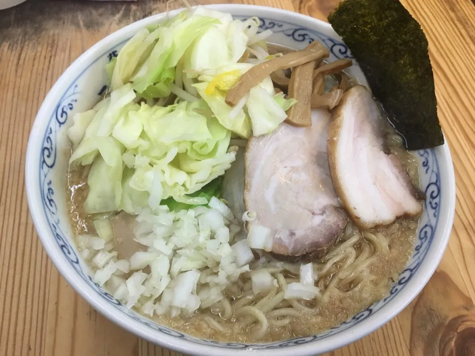 背脂煮干しラーメン(細麺、玉ねぎ多め)＋〔トッピング〕山盛り温野菜|マロさん