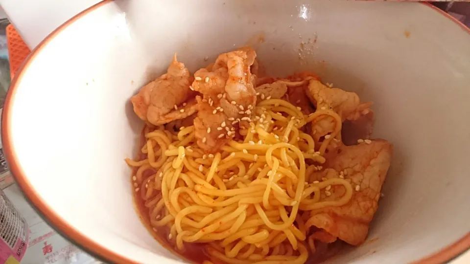 Korean style konnyaku noodles with pork on the side
韓式涼拌蒟蒻麵|Maiさん