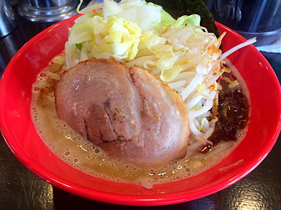 二郎系ラーメン 辛みそ 味濃いめ・麺普通・油こってり・野菜増し|ぬぬ。さん