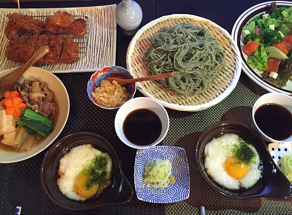 年越し蕎麦
毎年恒例の匠のへぎ蕎麦です
⭕️とろろつけ汁
⭕️普通のつゆ

⭕️サーモンとルッコラとブロッコリーのサラダ
⭕️肉豆腐
⭕️買って来た さぼてんの揚げ物|ayumiさん