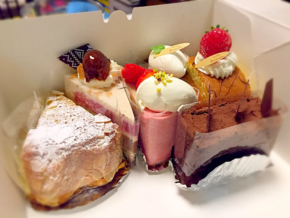 当日の仮バースデーケーキ♡（笑）日曜にホールケーキ食べる♡（笑）|HAPPYさん