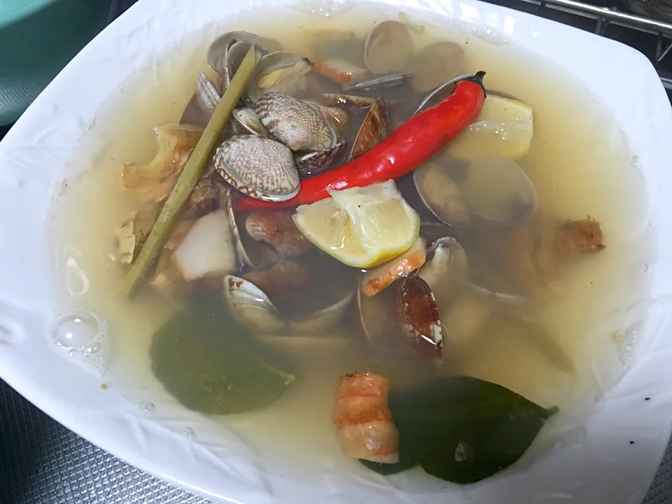 Vietnamese clam herbs soup|yeni kartikasariさん