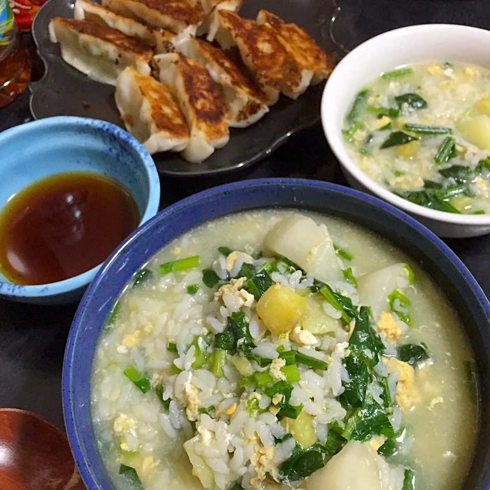 今日の晩ご飯は、冬野菜とたまごのとろとろ粥、焼き餃子。|ゆえさん