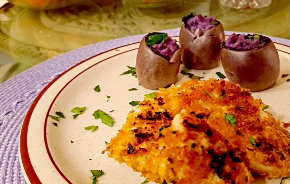 Snapdishの料理写真:Healthy twice baked purple potatoes, and fried chicken. 
Potatoes cooked with fat free sour cream, fat free milk, I Can't Believe Its Not Butter.
Chicken cooked|Cooking My Butt Offさん