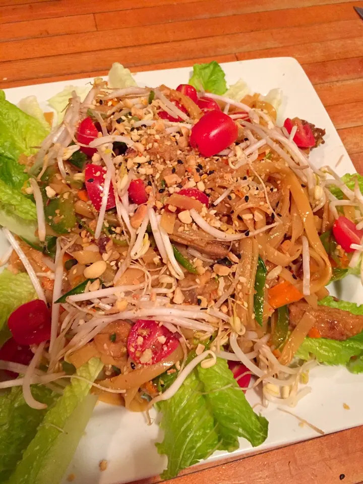 Rice noodles, with spicy lime, sesame marinade, pork and veggies.|Michele Fortunatiさん