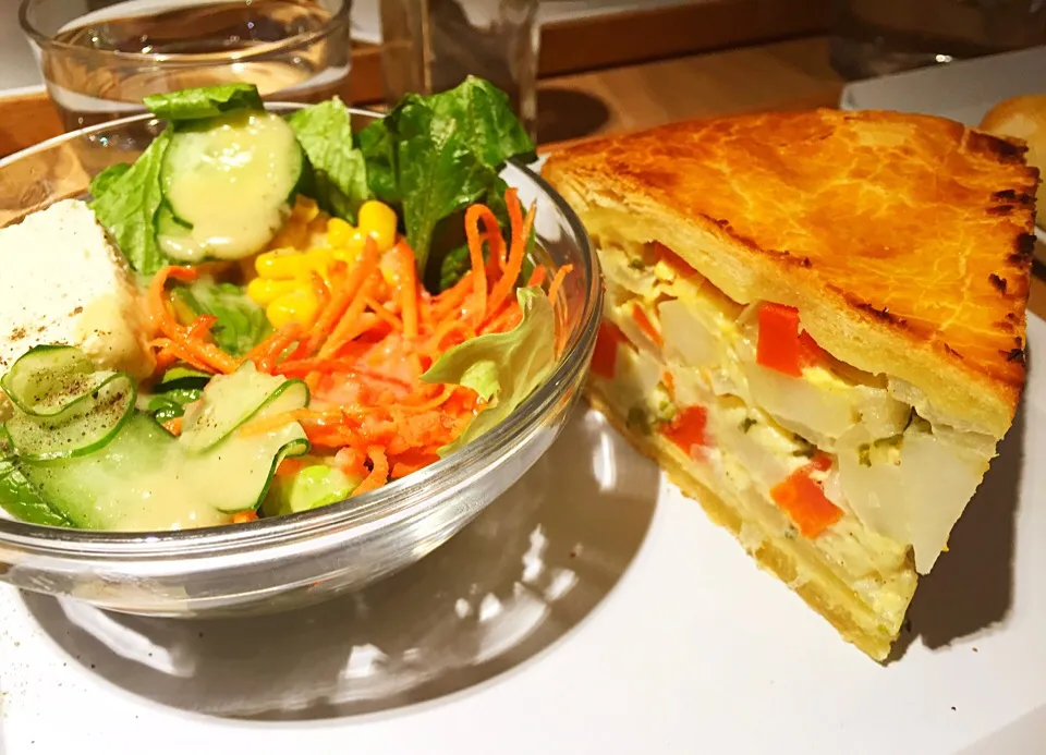 Winter Pie with side salad|Shanel Catastiさん