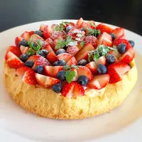 Snapdishの料理写真:Fresh Strawberry Tart with Acerola and Custard Cream Filling|Mimiclaire's Kitchenさん