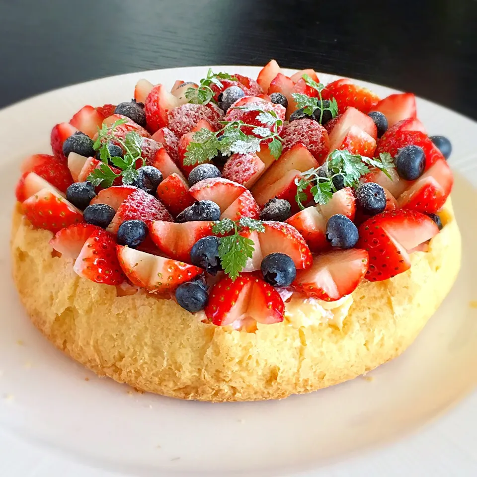 Fresh Strawberry Tart with Acerola and Custard Cream Filling|Mimiclaire's Kitchenさん