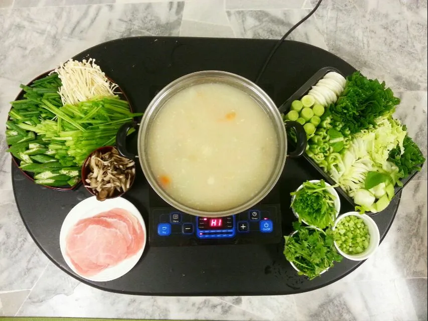 Porridge Steamboat
青野菜たっぷり、お粥鍋🍲|korinoさん