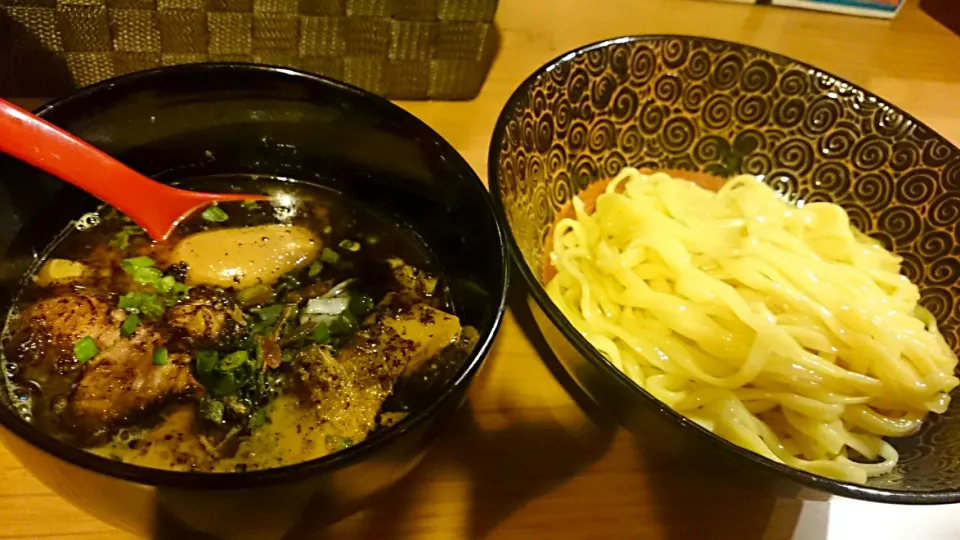 Snapdishの料理写真:地元 大井町・幸龍
黒虎つけ麺(裏ﾒﾆｭ-)|りくれんさん