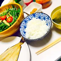 ほっけの開き
わかめとあさりの味噌汁
水菜の肉味噌のサラダ
ごはん|Maimi  Nakaoさん