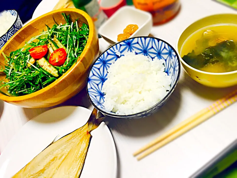 ほっけの開き
わかめとあさりの味噌汁
水菜の肉味噌のサラダ
ごはん|Maimi  Nakaoさん