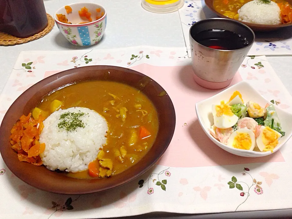 カレーライス、エビとブロッコリーのサラダ|かおりんさん