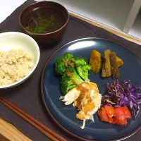 Snapdishの料理写真:野菜プレート。さっぱりササミの醤油麹。