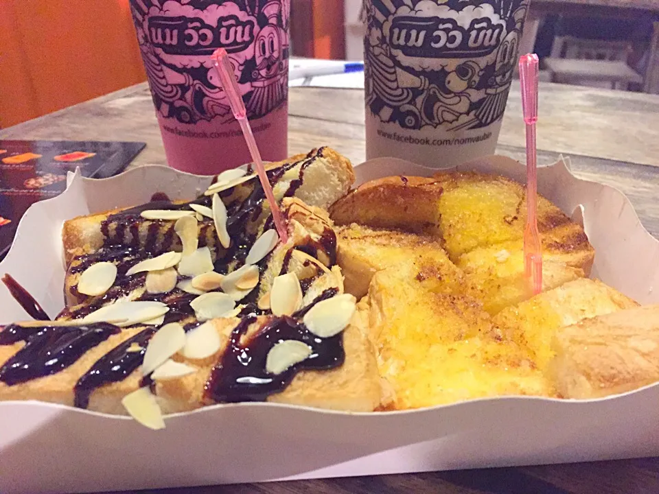 Pink milk with sugar butter and chocolate almond toast|PhUnGさん