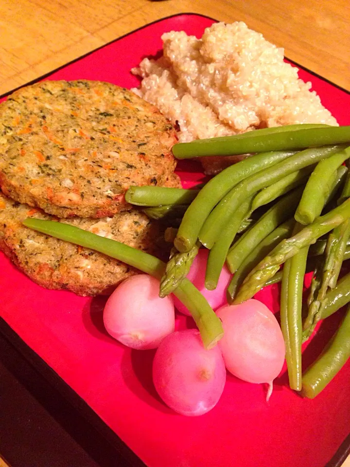 Nut Burgers with quinoa & steamed vegetables|rhi chanさん