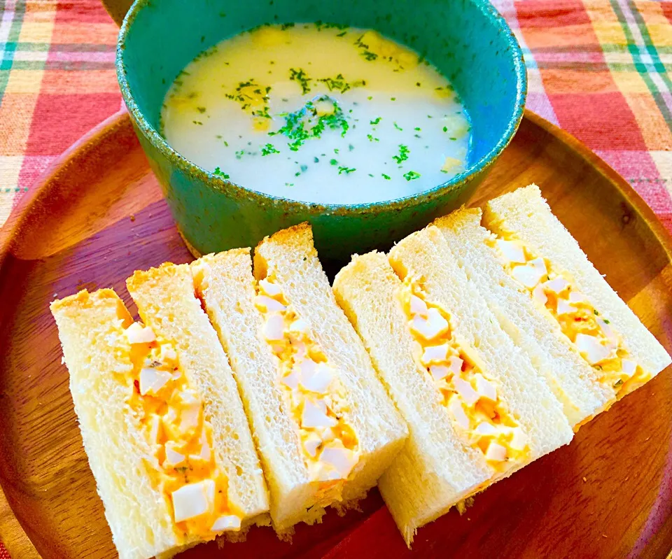 玉子サンドウィッチ🍞
じゃが芋のポタージュ☕︎|KANAさん