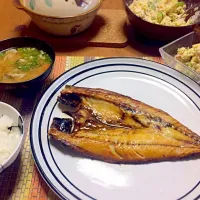 息子の休日、朝ごはんだか昼ごはんだか〜 =͟͟͞͞(   `◟ 、)
ポテサラにツナ入れるなって言われて凹む…素材の味が生きないらしい… =͟͟͞͞(   `◟ 、)凹む凹む =͟͟͞͞(   `◟ 、)|二児の母さん