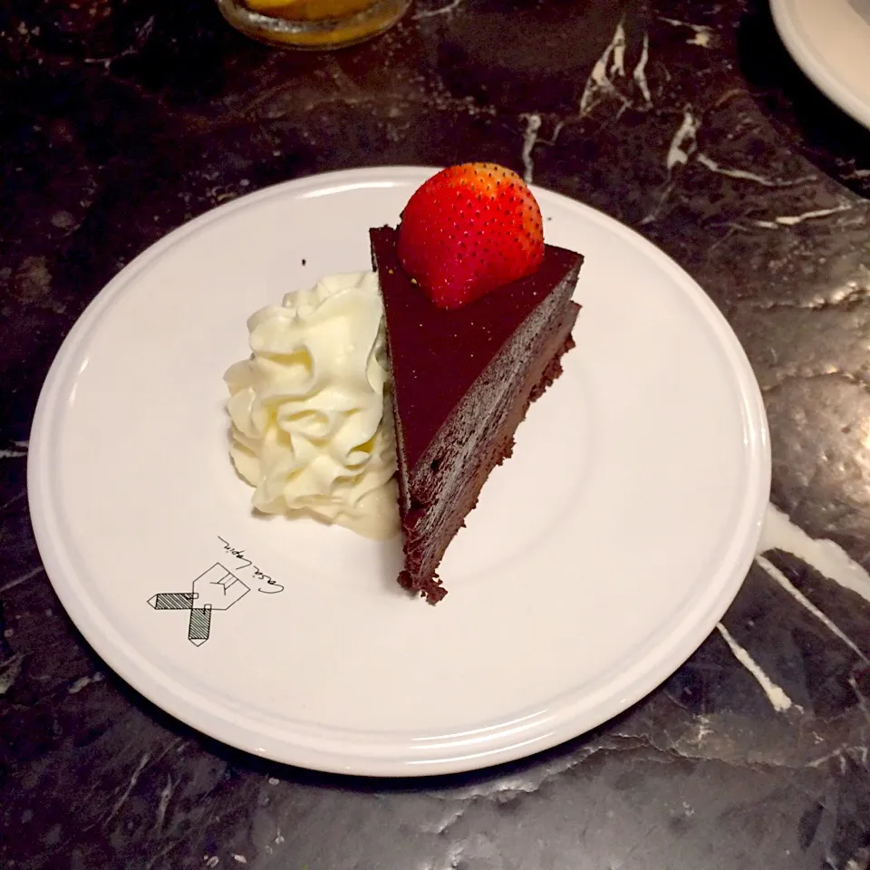 Very Chocolate cake @ Sukhumvit 26th.BKK|Chalinee Kalyanamitraさん