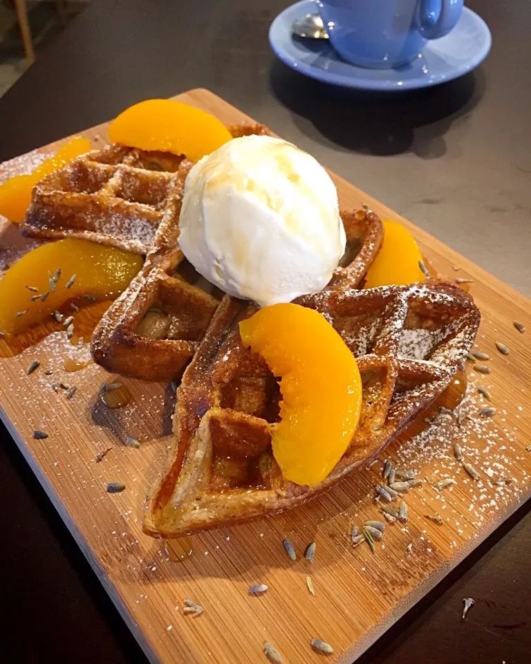 Snapdishの料理写真:Floral Waffle|Jaronさん